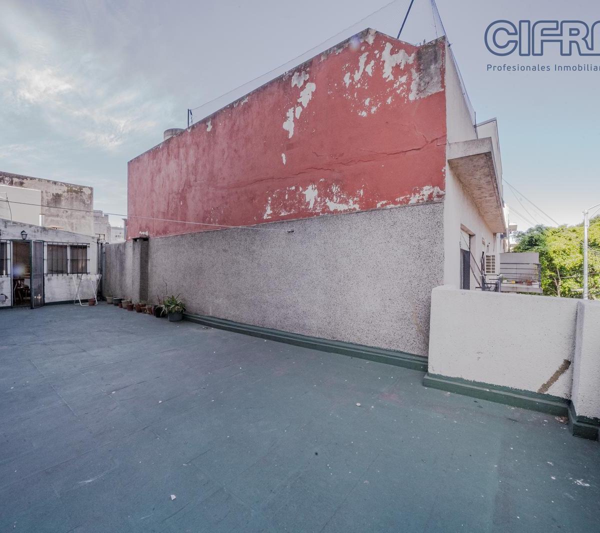 Departamento de 3 Ambientes con Gran Patio y Balcon 4