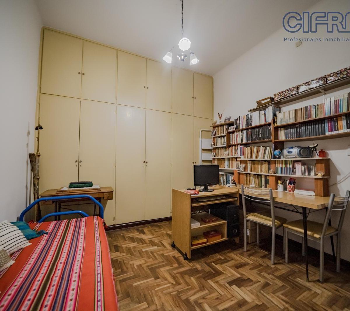 Foto de PH 3 ambientes con patio - Sin expensas - Villa Pueyrredon, imagen 4