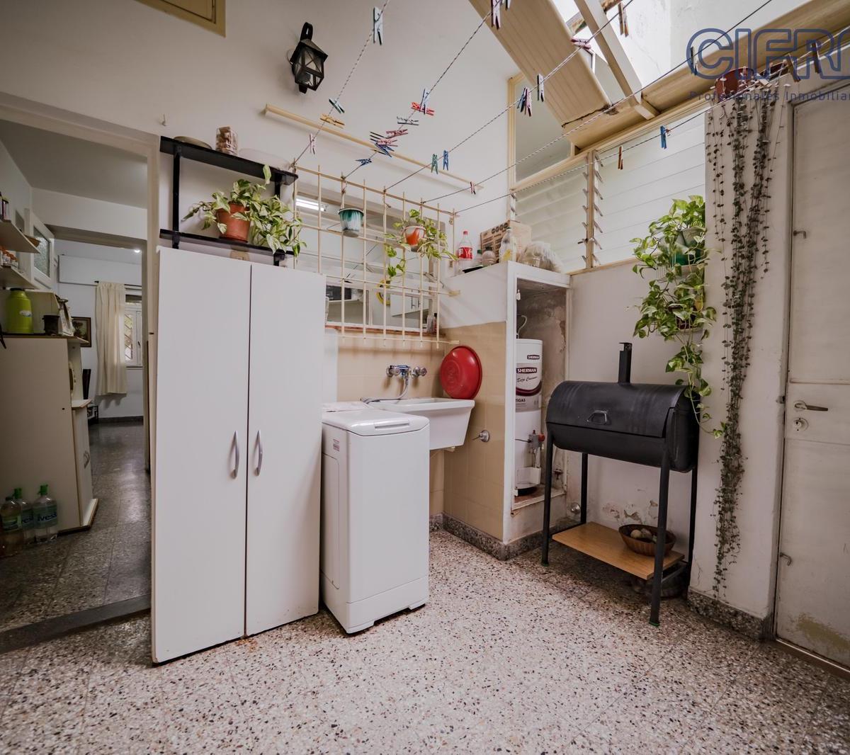 Foto de PH 3 ambientes con patio - Sin expensas - Villa Pueyrredon, imagen 2