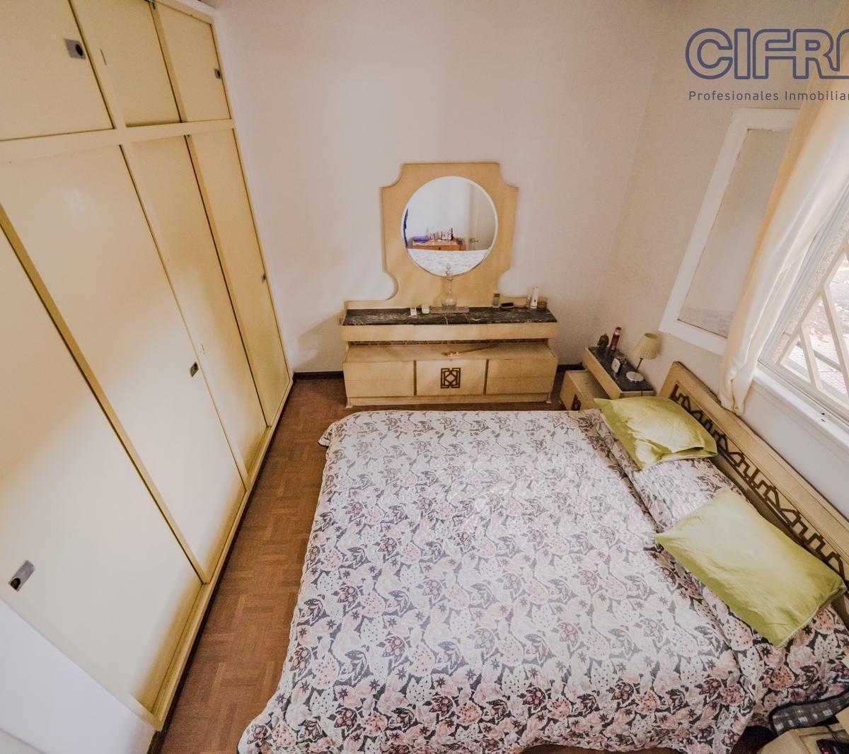Foto de PH 3 ambientes con patio - Sin expensas - Villa Pueyrredon, imagen 3