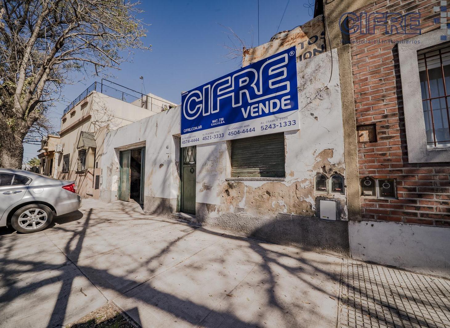 Lote IRREGULAR casa a la venta con salida a dos calles zonificación USAB2 PB 4 PISOS