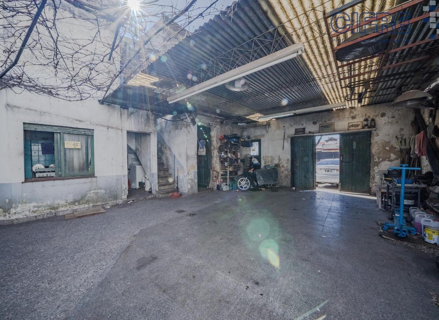 Foto de Lote IRREGULAR casa a la venta con salida a dos calles zonificación, imagen 2