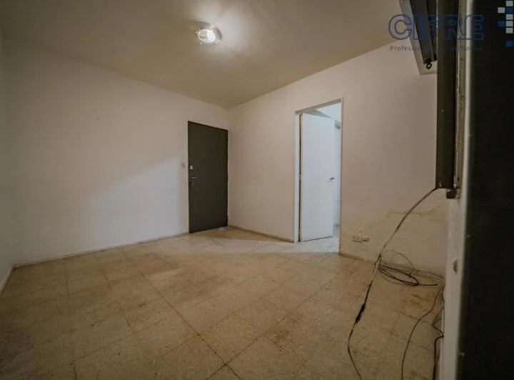 Departamento de 2 ambientes a reciclar, con cocina y lavadero independiente. 5