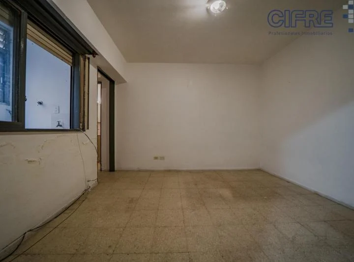 Departamento de 2 ambientes a reciclar, con cocina y lavadero independiente. 1