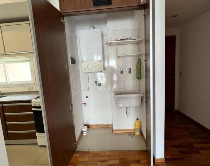 Departamento de 3 ambientes con 2 baños, balcón aterrazado, cochera fija y cubierta. 5