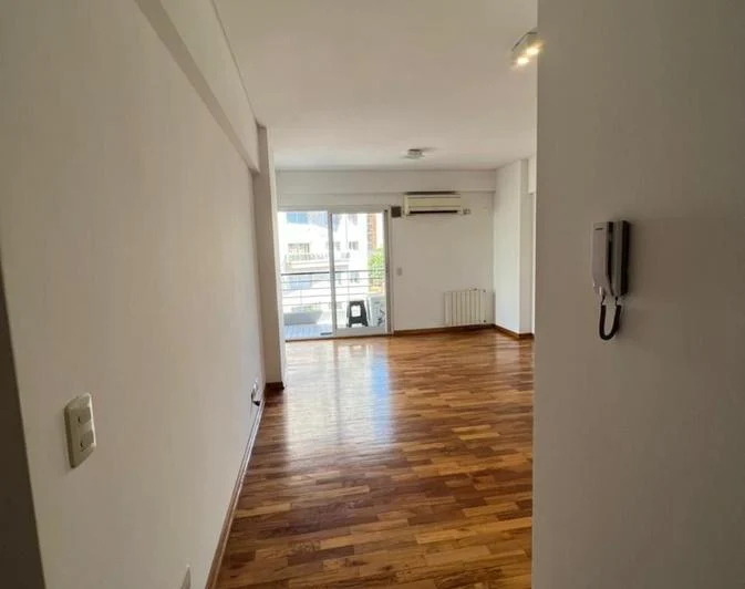 Departamento de 3 ambientes con 2 baños, balcón aterrazado, cochera fija y cubierta. 2