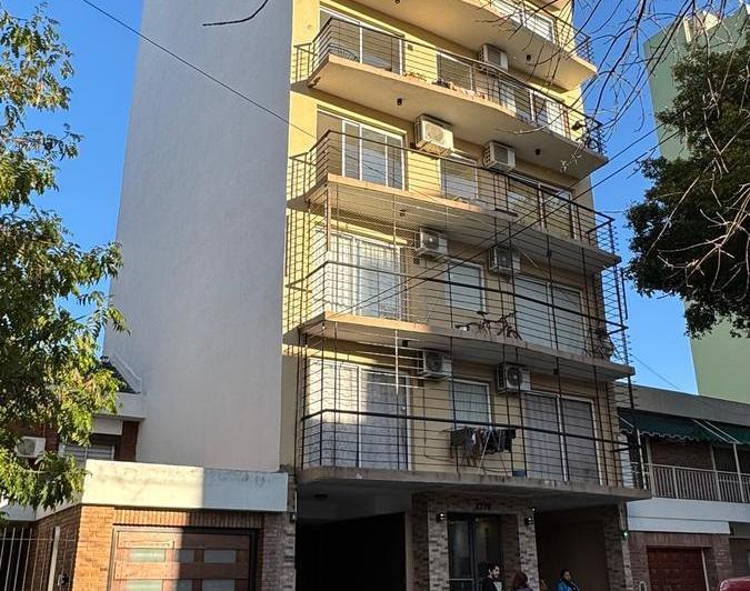 Departamento monoambiente con balcón corrido en alquiler en Villa Pueyrredon 1