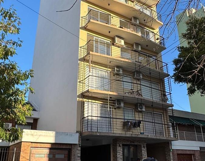 Departamento monoambiente con balcón corrido en alquiler en Villa Pueyrredon 3