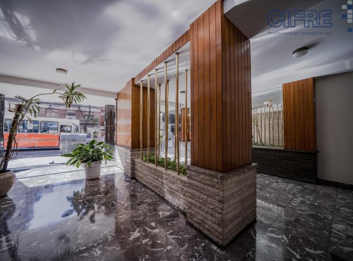 Departamento 4 ambientes con balcón y cochera fija cubierta 2