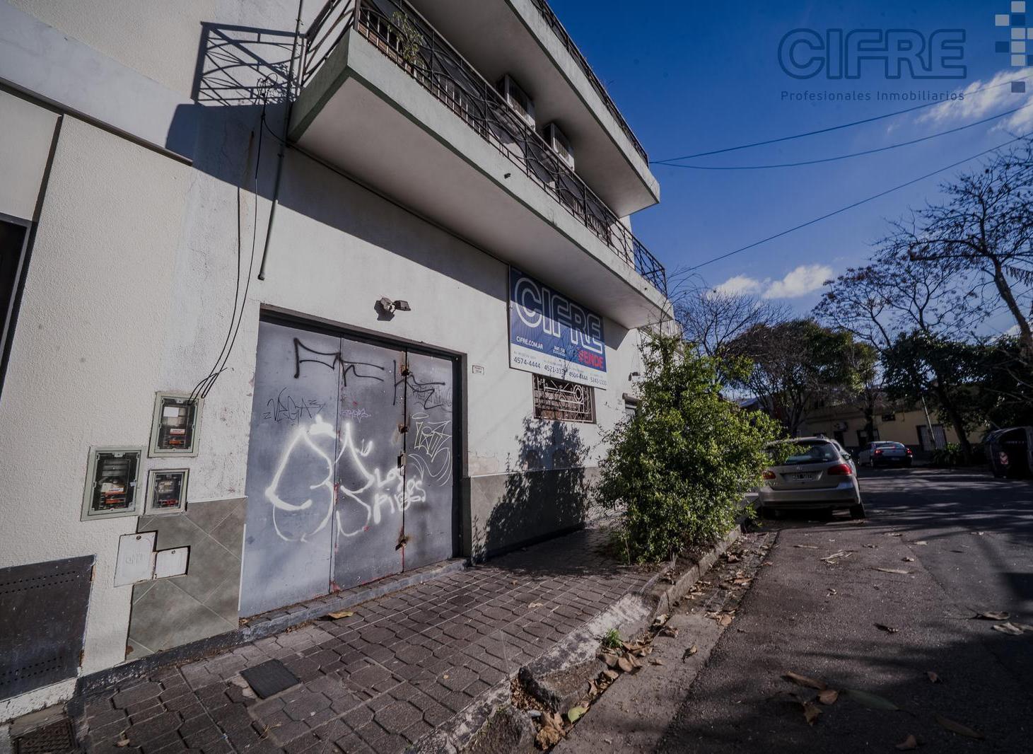 Lote propio Galpon en PB de 110m2 aprox Departamento de 3 ambientes con patio y terraza