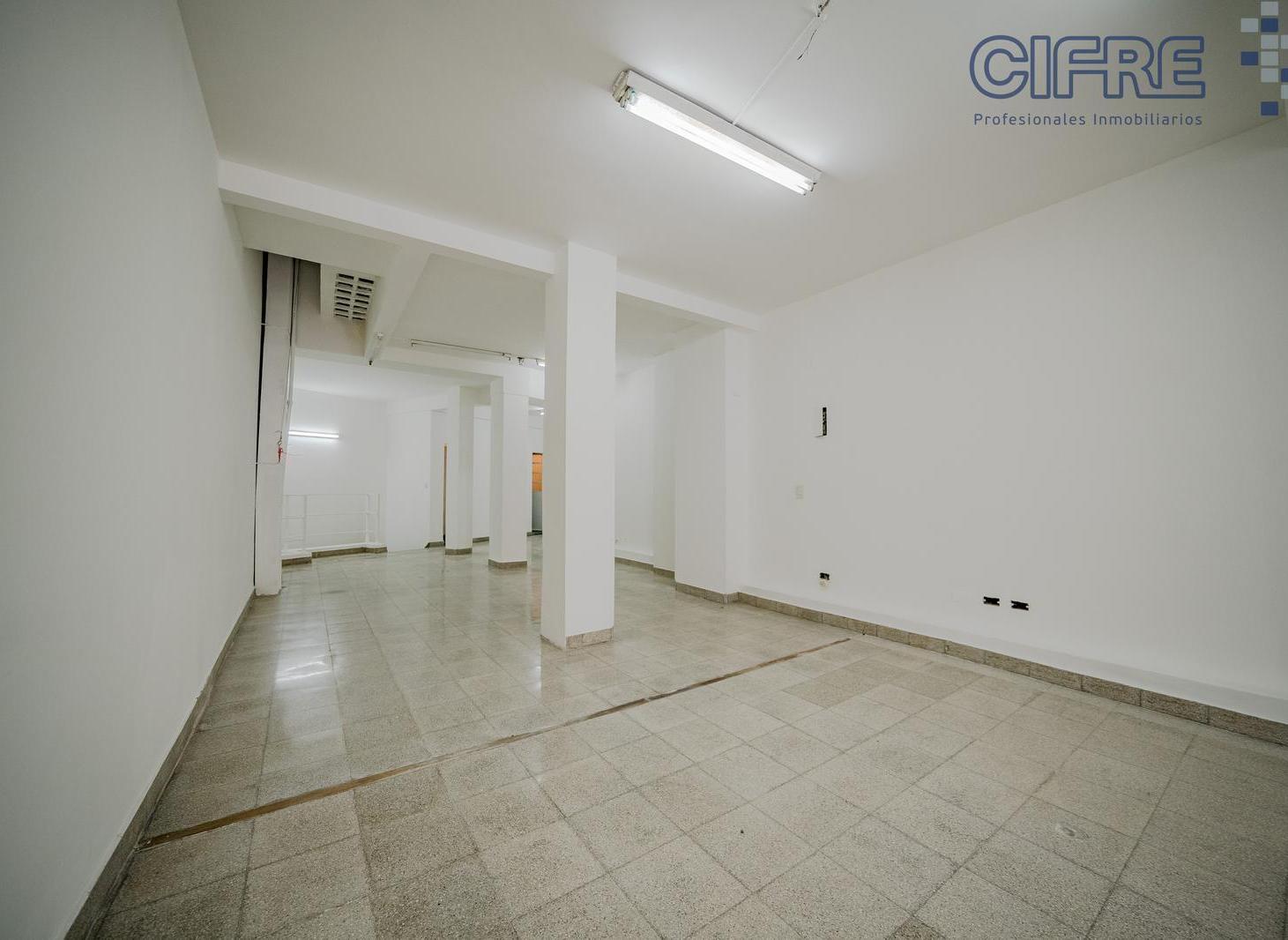 Foto de BAJÓ DE PRECIO! Local 160m2 sobre Av. Forest de 4.60x13.44 subsuelo., imagen 4