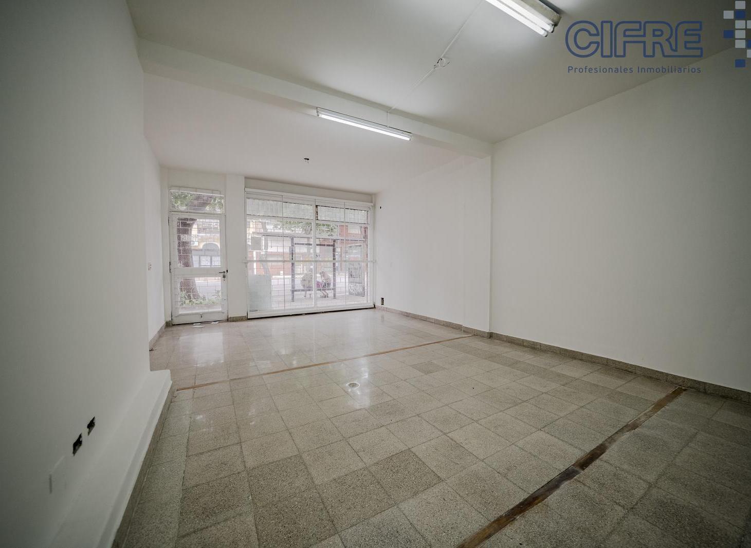 Foto de BAJÓ DE PRECIO! Local 160m2 sobre Av. Forest de 4.60x13.44 subsuelo., imagen 2