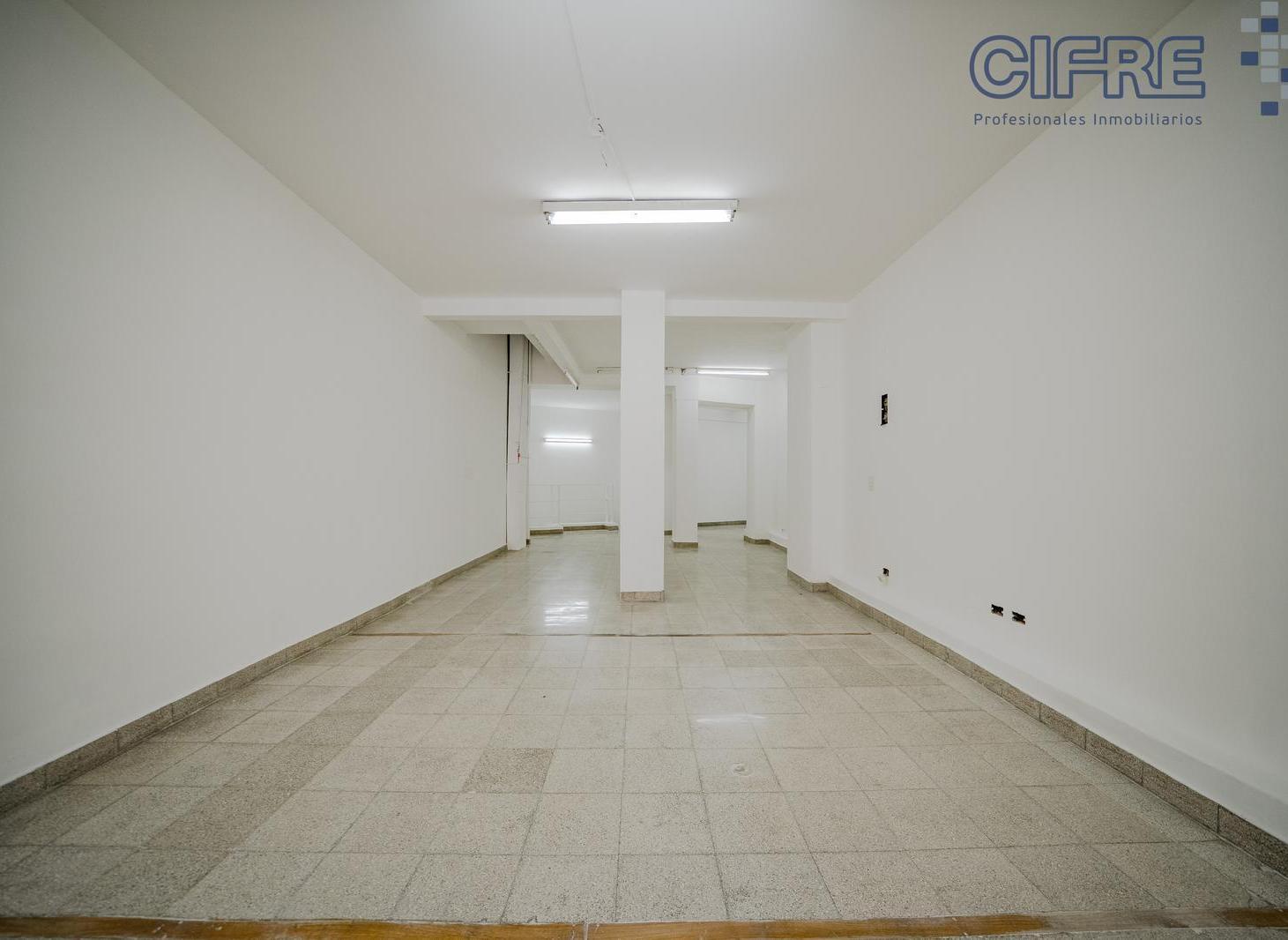 Foto de BAJÓ DE PRECIO! Local 160m2 sobre Av. Forest de 4.60x13.44 subsuelo., imagen 3