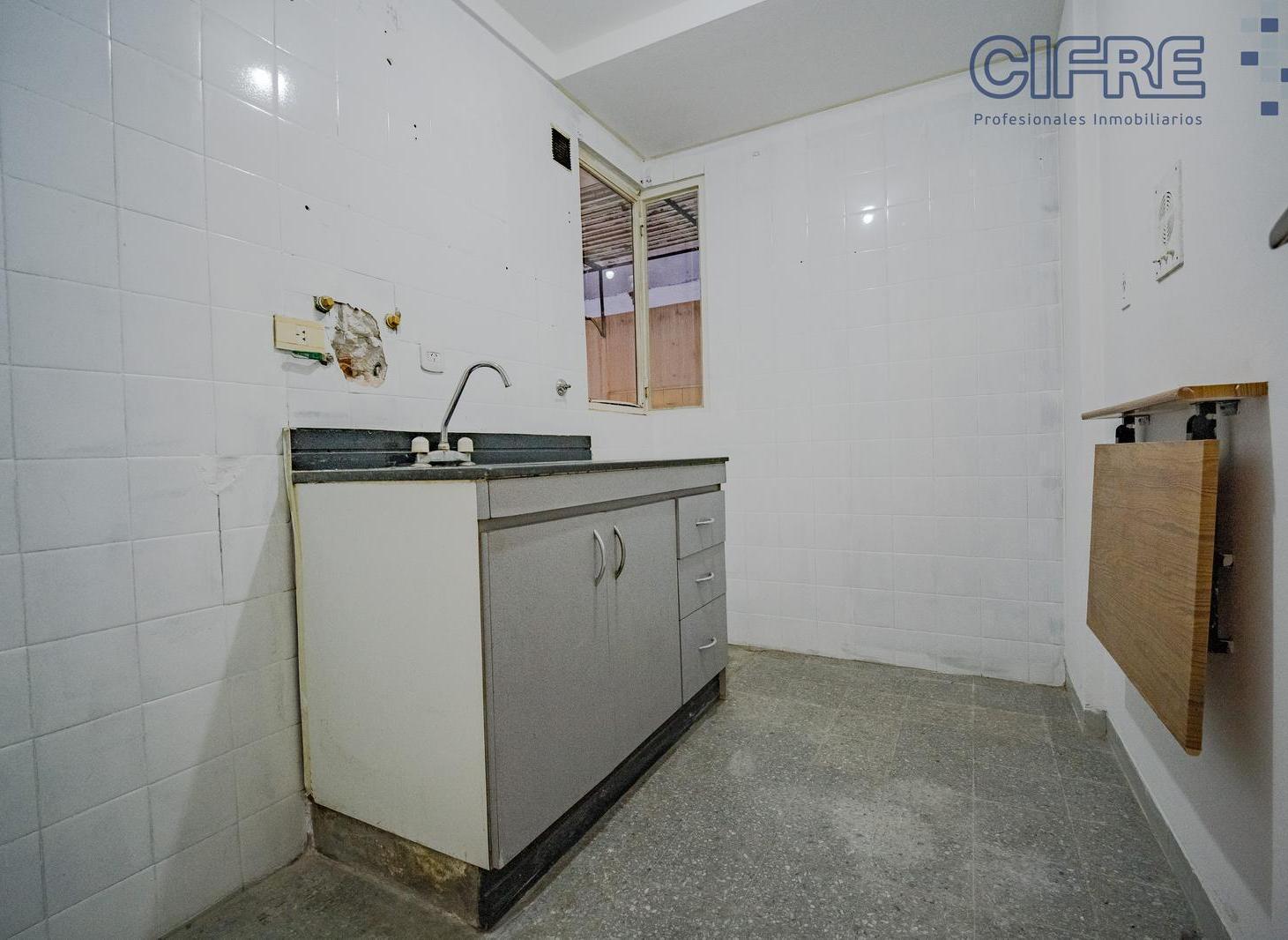 Foto de Departamento 2 ambientes en planta baja Cocina separada Pequeño patio, imagen 4