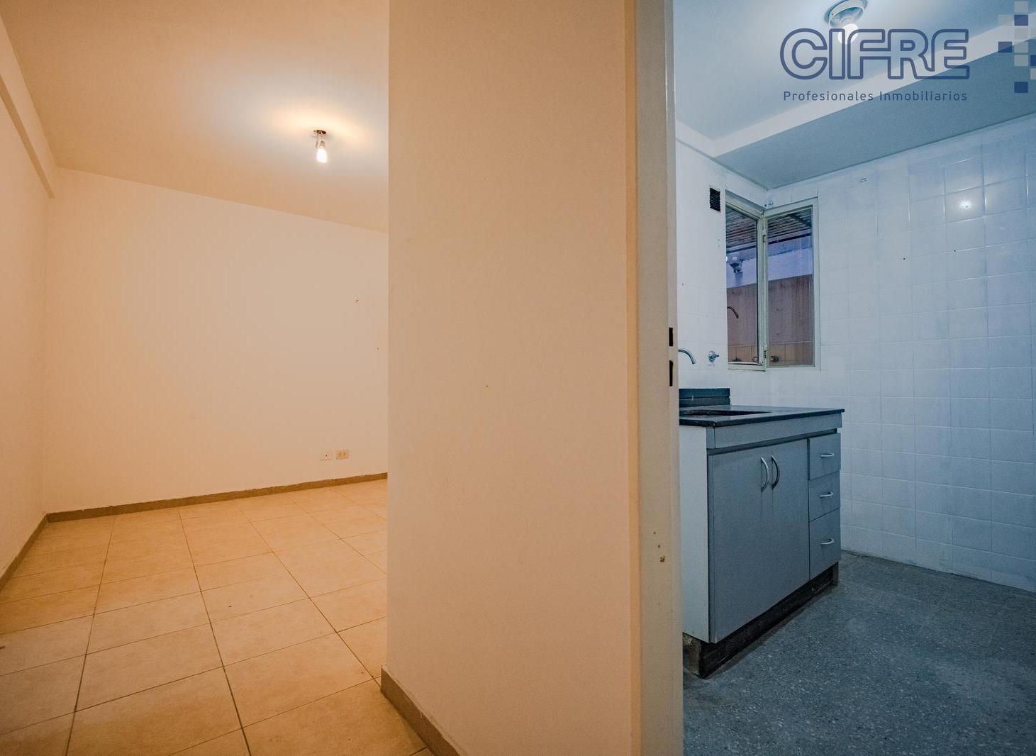 Foto de Departamento 2 ambientes en planta baja Cocina separada Pequeño patio, imagen 4