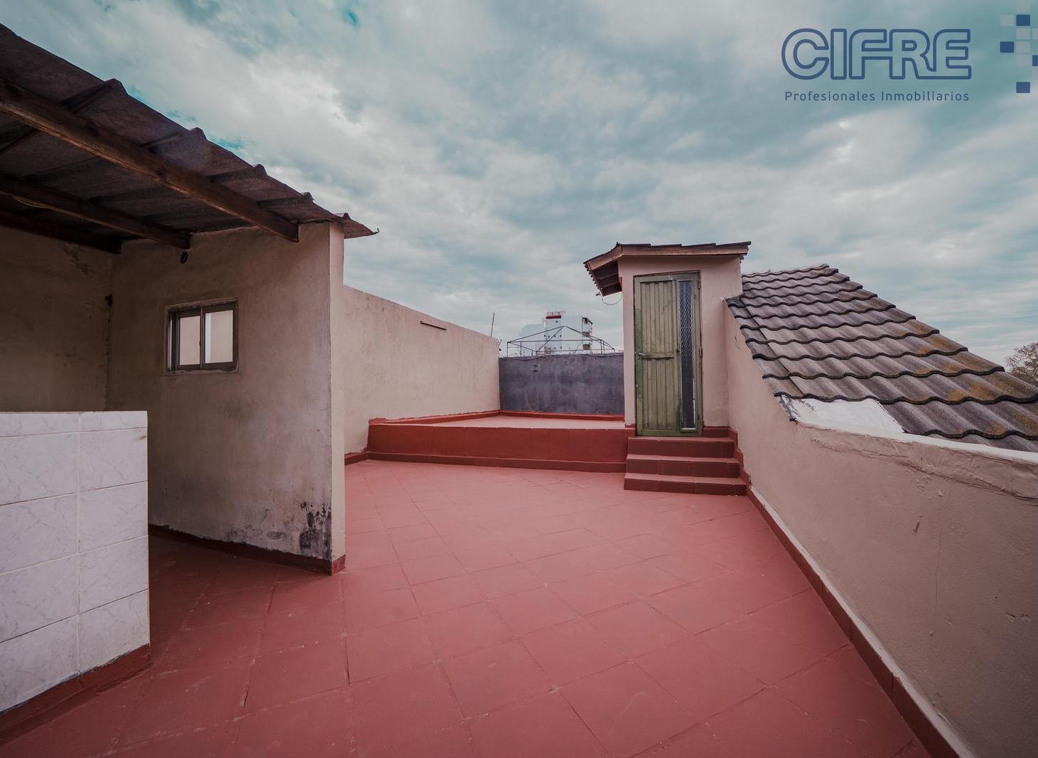 PH 2 ambientes con terraza propia Apto crédito en primer piso por escalera.