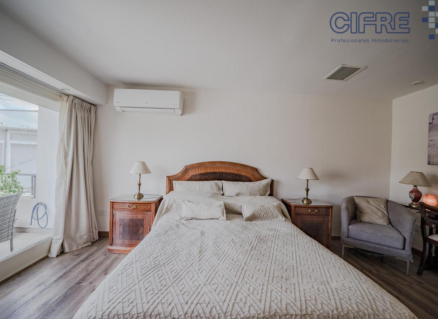 Casa en venta 4 suites, jardín piscina quincho bodega subterránea, 4 cocheras, 5 años de antigüedad