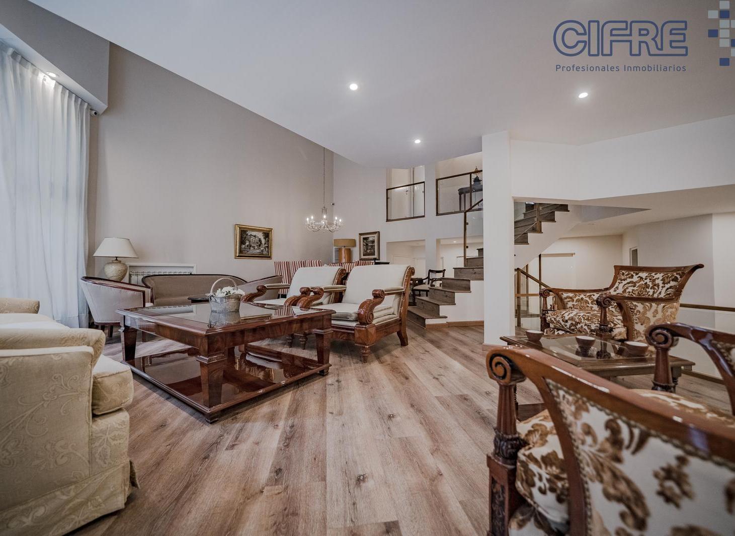 Casa en venta 4 suites, jardín piscina quincho bodega subterránea, 4 cocheras, 5 años de antigüedad