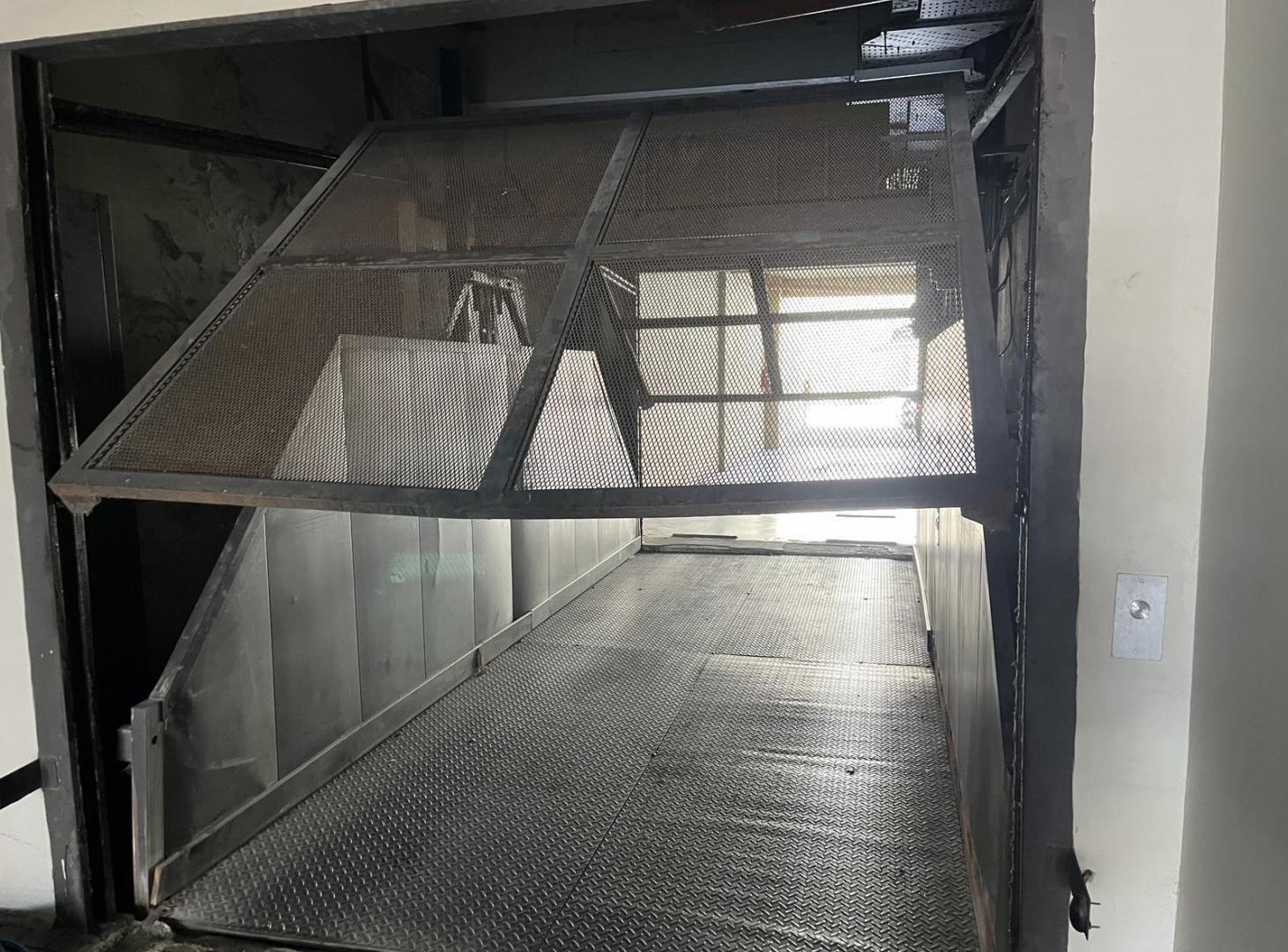 Foto de Cochera en Planta baja con portón automático. a 50mts del subte, imagen 3