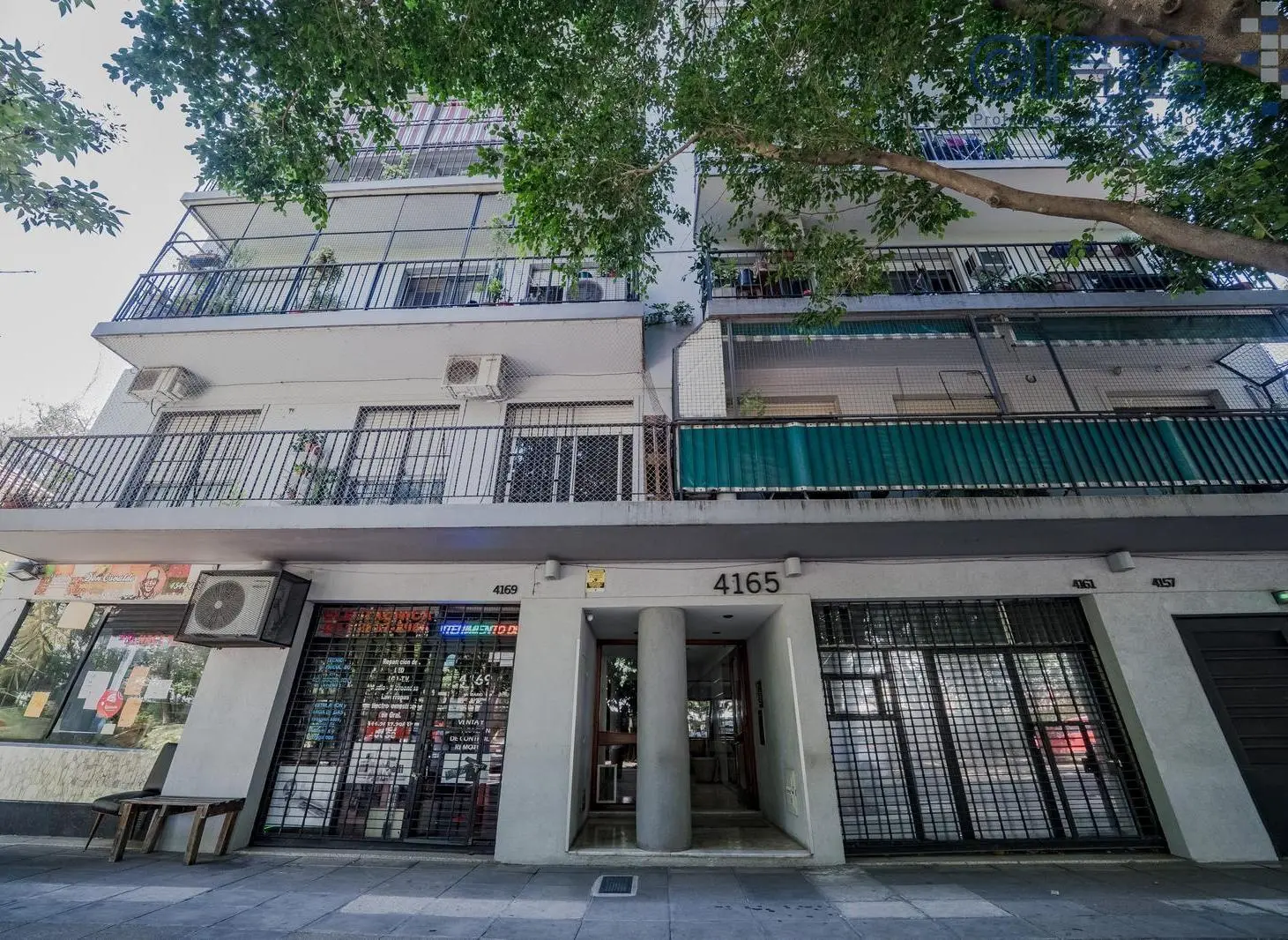 Departamento de 2 ambientes con patio y cocina separada en Saavedra 1