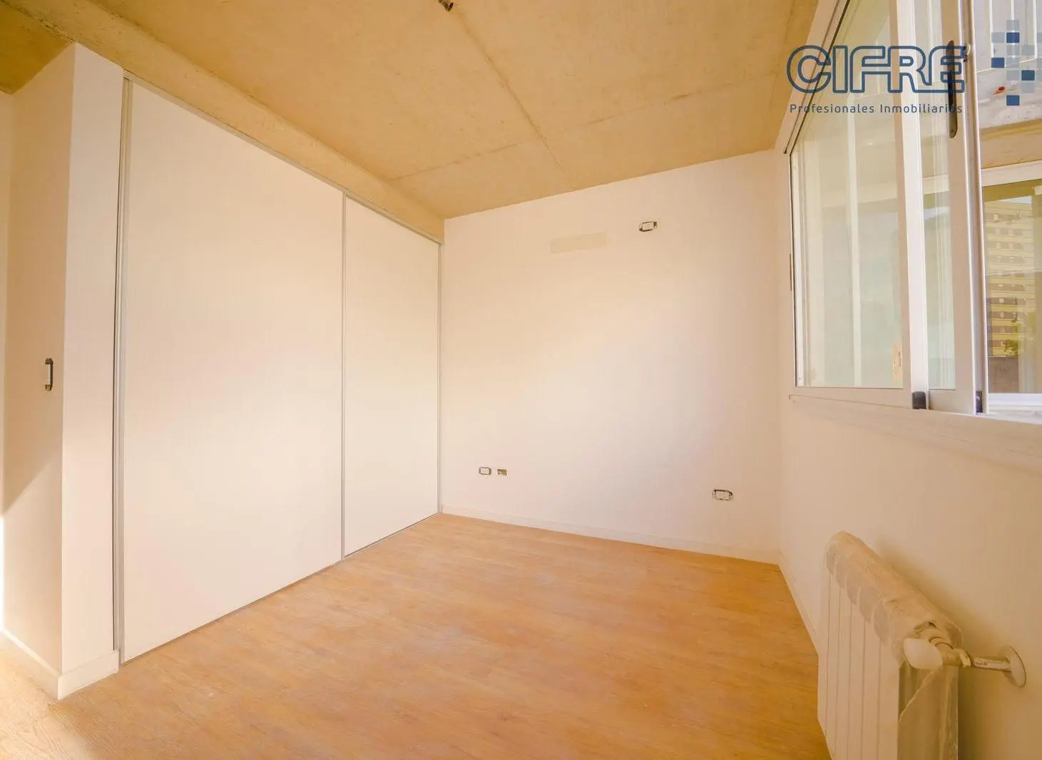 APTO CRÉDITO A ESTRENAR Departamento 2 ambientes Patio Balcón aterrazado Amenities. 5