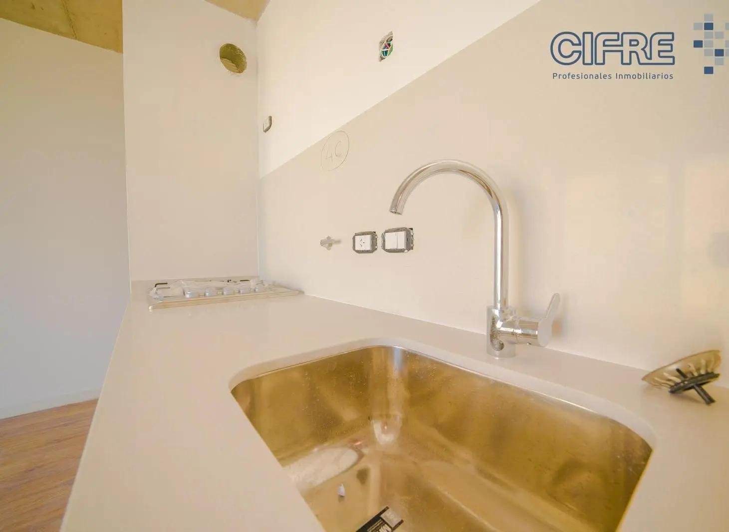 APTO CRÉDITO A ESTRENAR Departamento 2 ambientes Patio Balcón aterrazado Amenities. 4