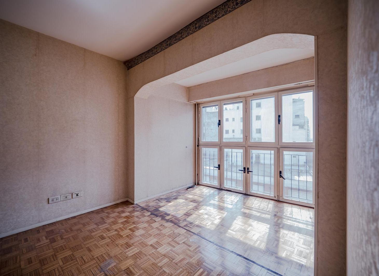 Departamento de 3 ambientes con dependencia en Caballito