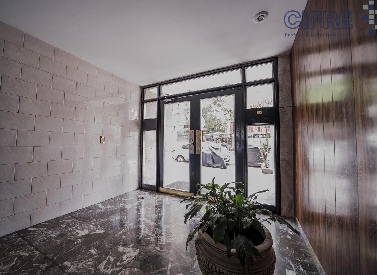 Departamento en Villa Urquiza de 2 ambientes apto profesional, con cocina separada MB estado