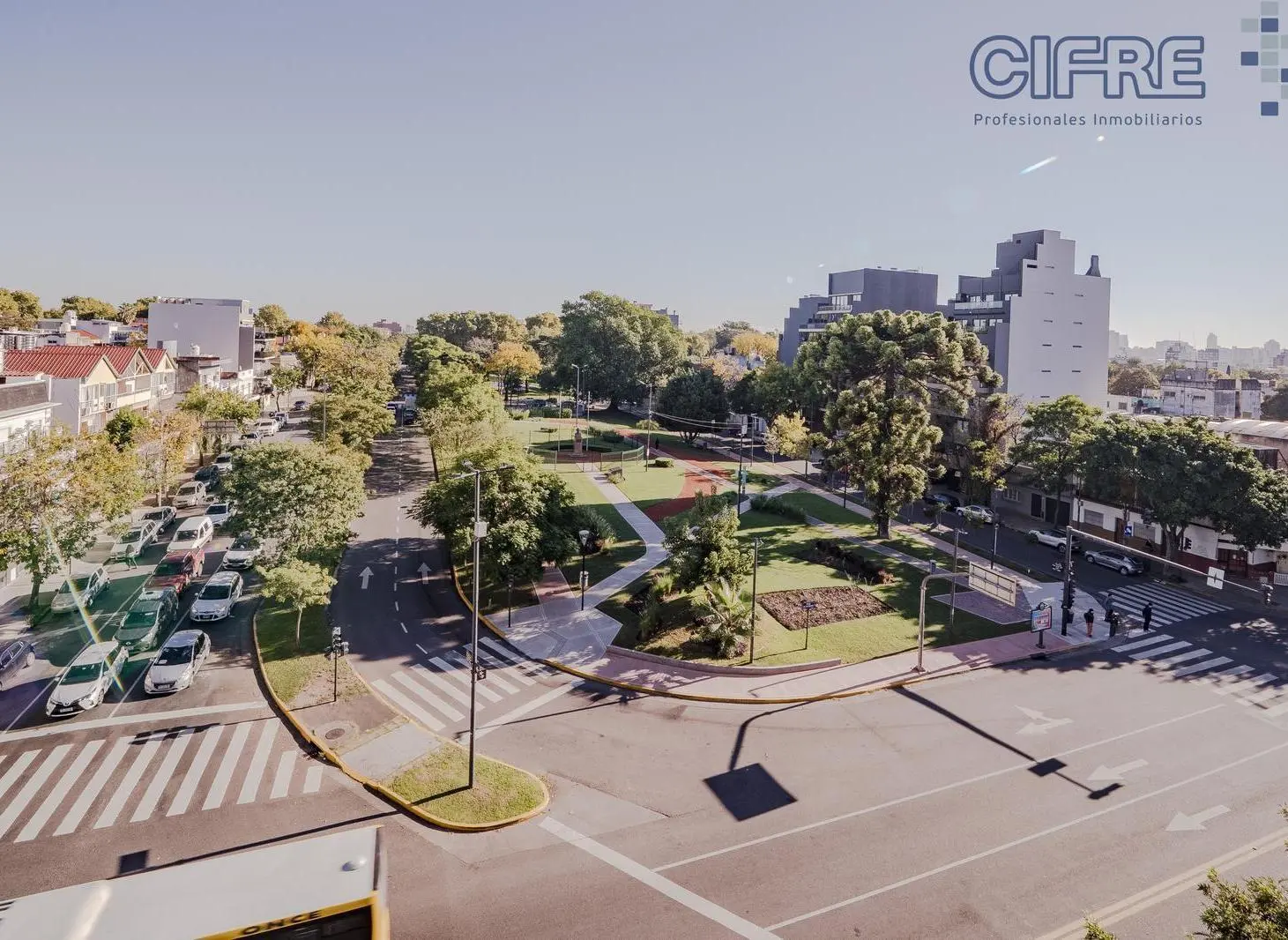 Monoambiente en edificio de categoría con balcón, hermosa vista abierta.Aménitis. 1
