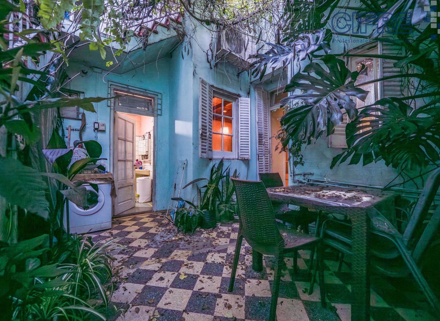 Casa en Villa del Parque 4 ambientes con patio y terraza en lote propio