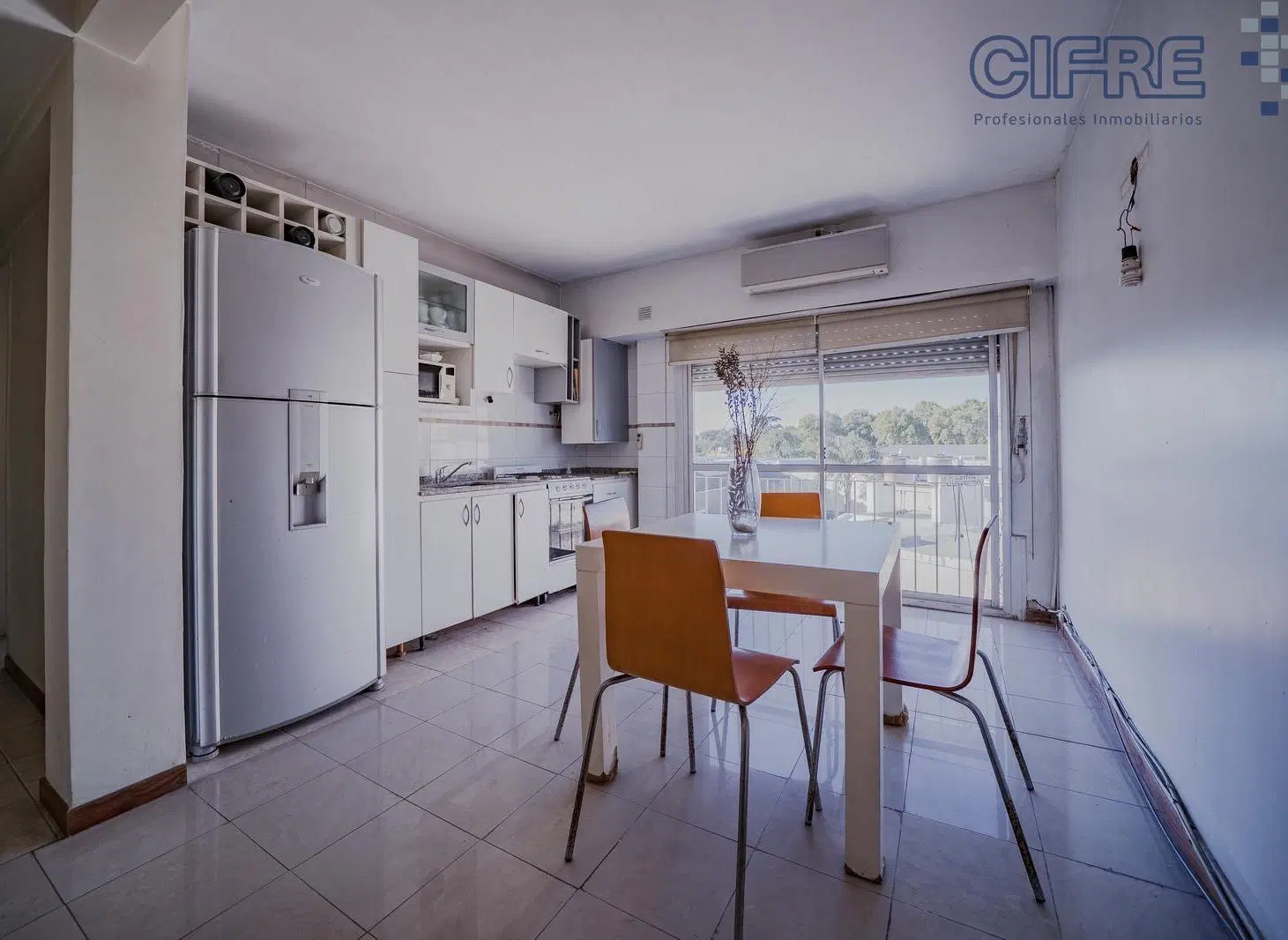 Departamento de 3 ambientes en 3er piso x escalera. Bajas expensas 5
