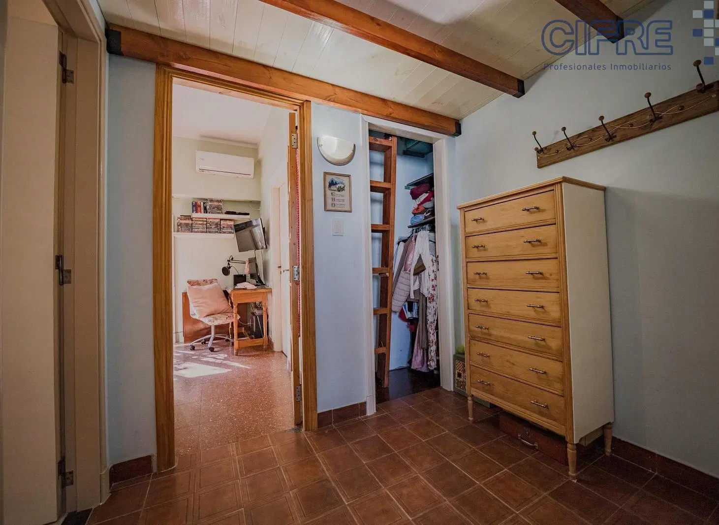 PH en 2do piso por escalera de 2 ambientes con balcón en Villa Pueyrredon. Terraza de uso común 3