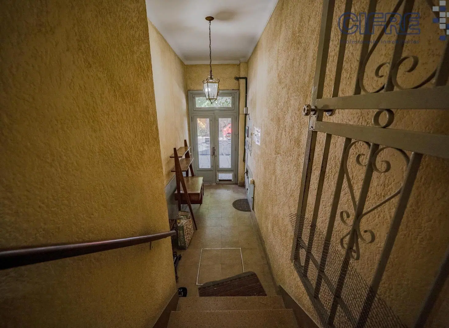 PH en 2do piso por escalera de 2 ambientes con balcón en Villa Pueyrredon. Terraza de uso común 2