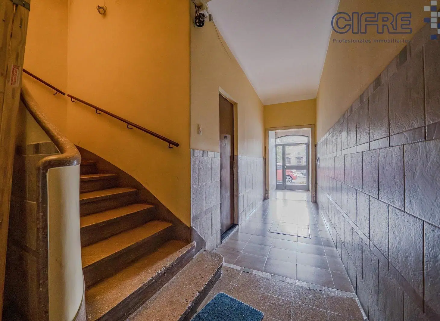 Muy buen departamento 2 ambientes Villa Devoto por escalera en primer piso 3