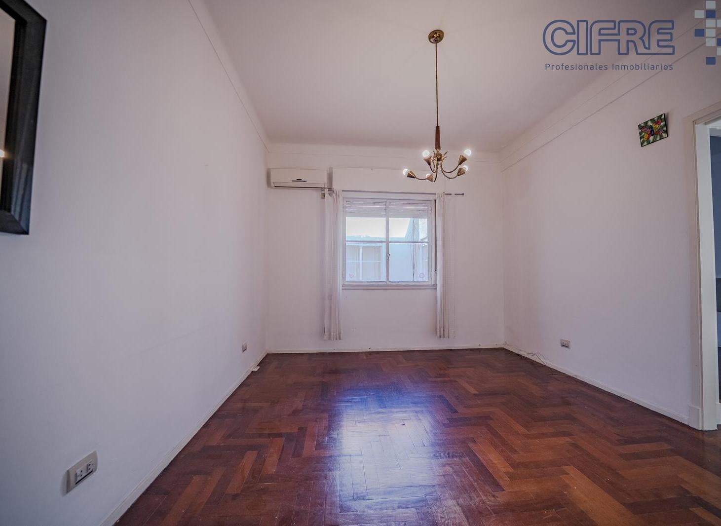 Muy buen departamento 2 ambientes Villa Devoto por escalera en primer piso