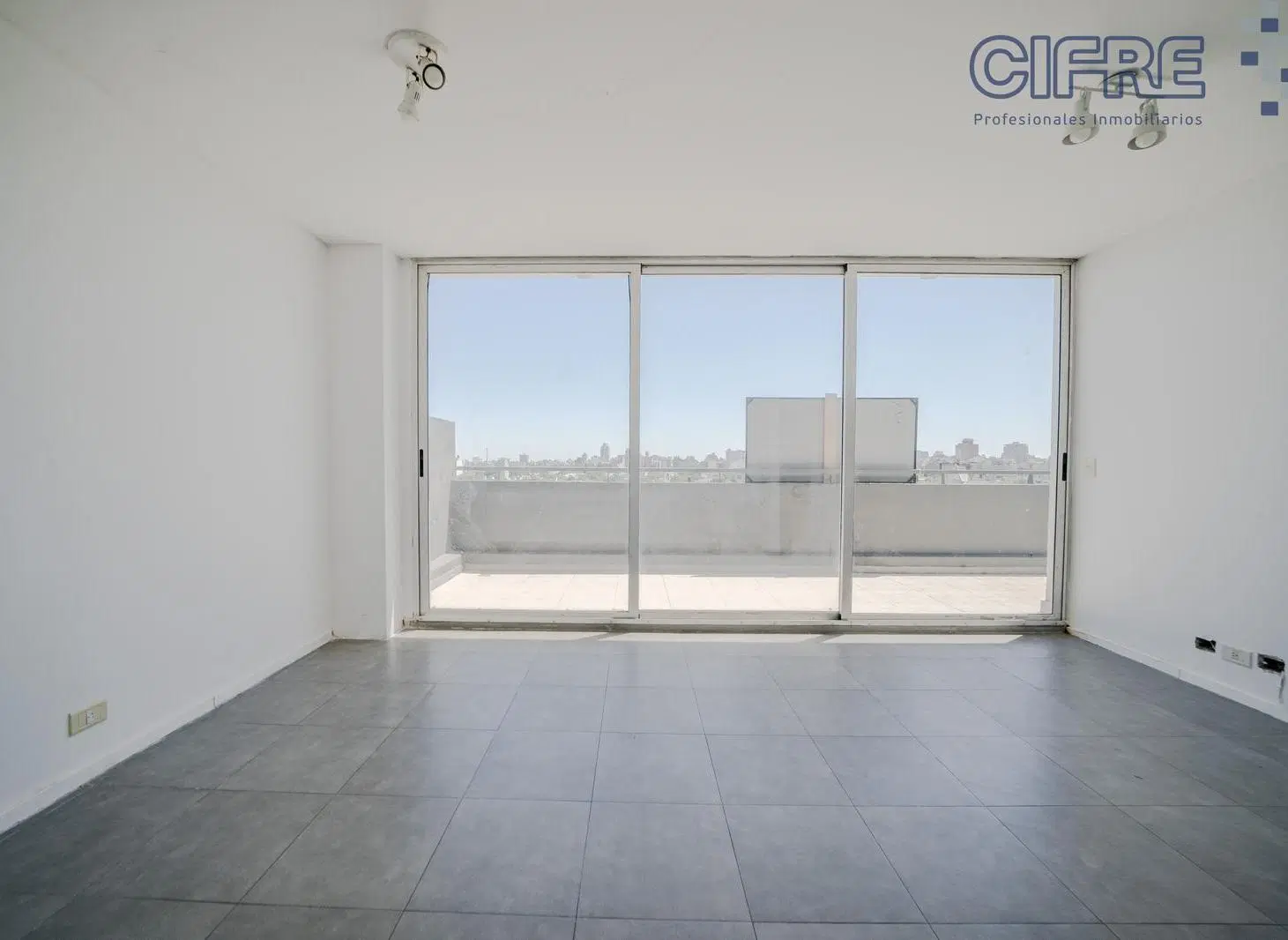 Departamento 2 ambientes cochera fija y descubierta. Balcón aterrazado, vista panorámica! 3