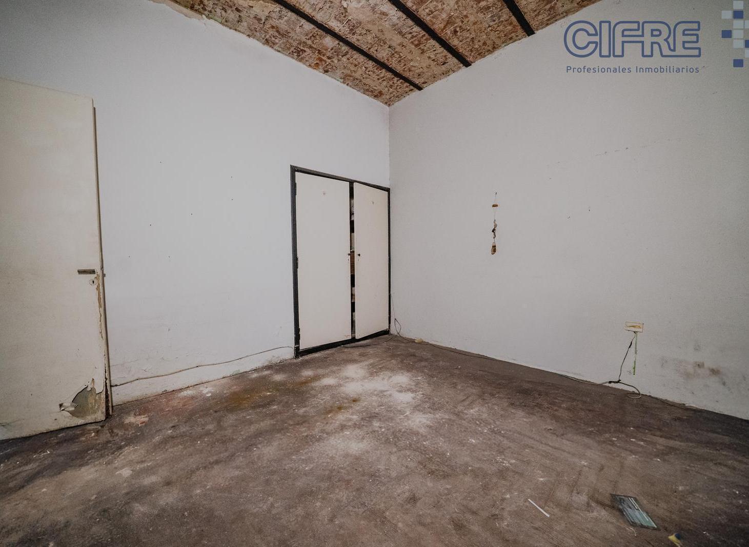 PH Villa Pueyrredon, al frente y a refaccionar, plano aprobado para 4 amb con garage en dos plantas.