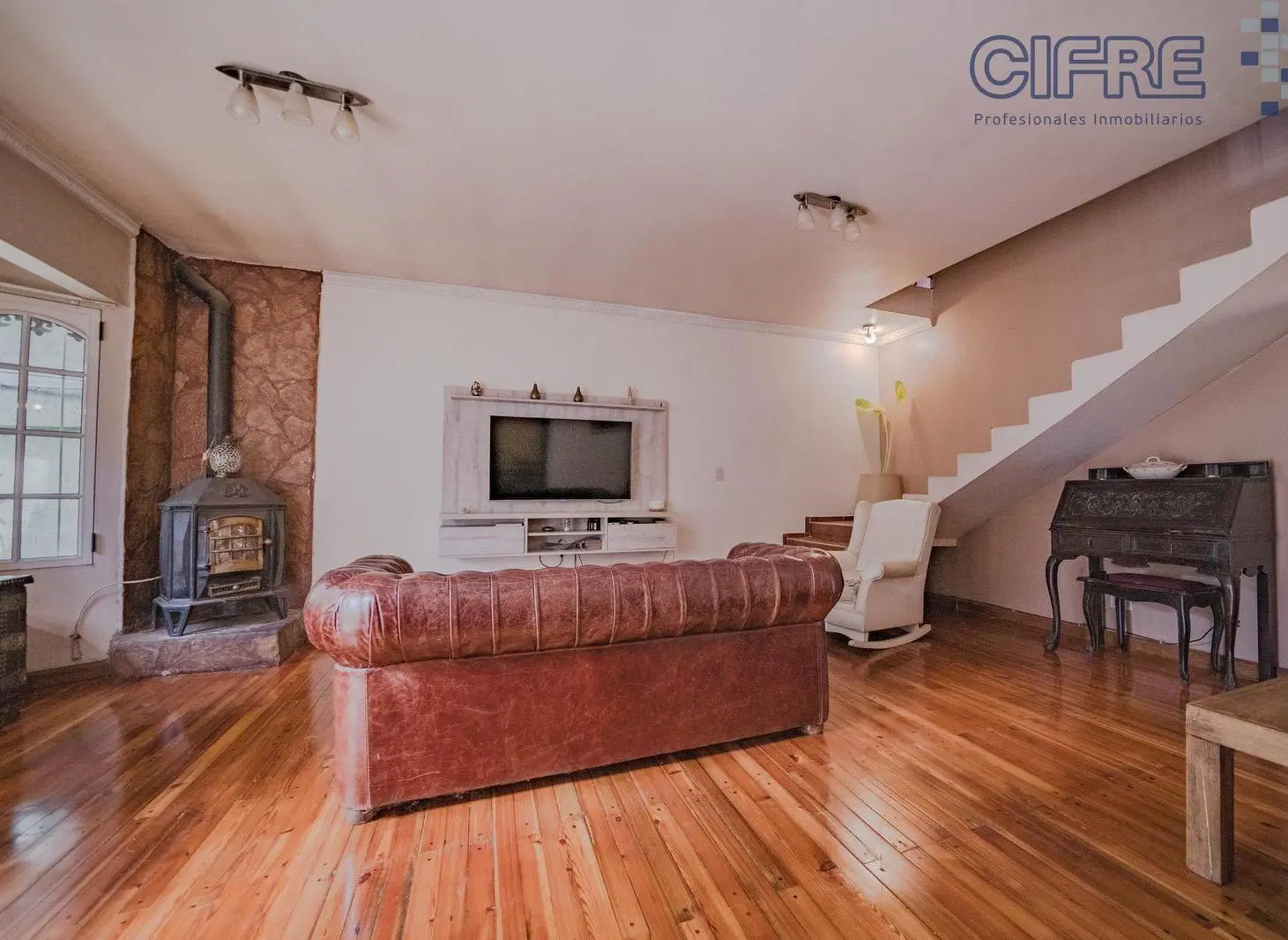 PH de 5 ambientes al frente con cochera, 2 baños y patio Villa Pueyrredon 2