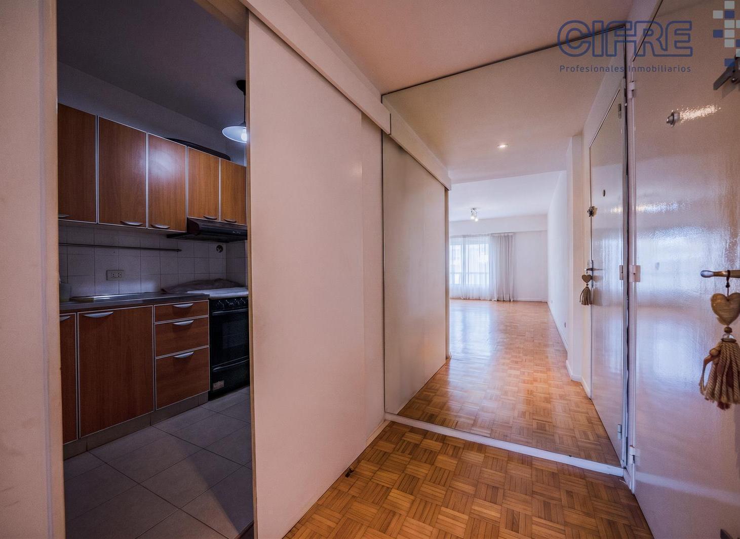 Departamento en Palermo de 3 ambientes con 2 baños y balcón. VENTA CON RENTA DE USD 500.-