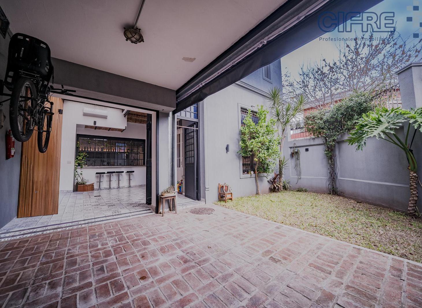 Foto de Espectacular Casa de 3 ambientes en 3 plantas con garaje, quincho y, imagen 2