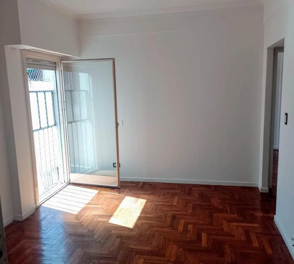 Departamento 2 ambientes en  Villa Pueyrredón en 3er piso por escalera. 3