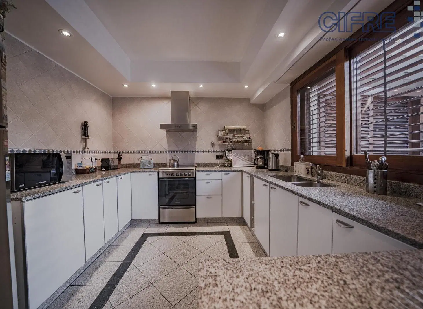Casa (8,70x54) 6 ambientes 2 plantas 2 cocheras jardín y pileta en Villa Pueyrredon 5
