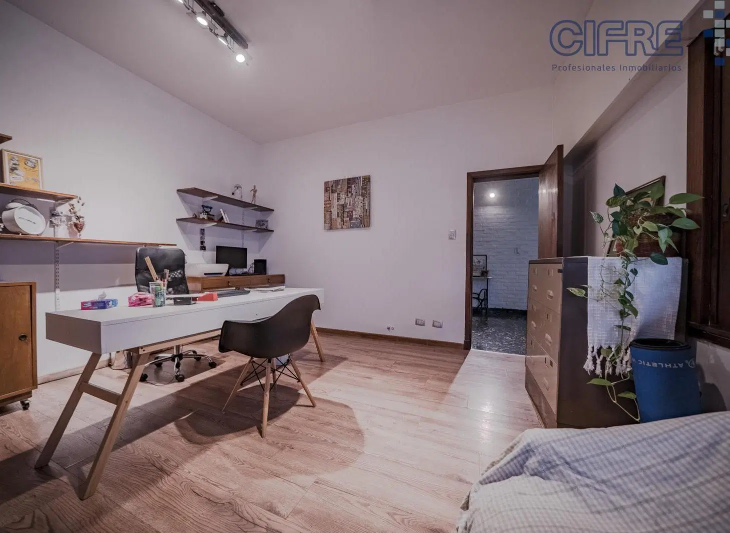 Casa (8,70x54) 6 ambientes 2 plantas 2 cocheras jardín y pileta en Villa Pueyrredon 4