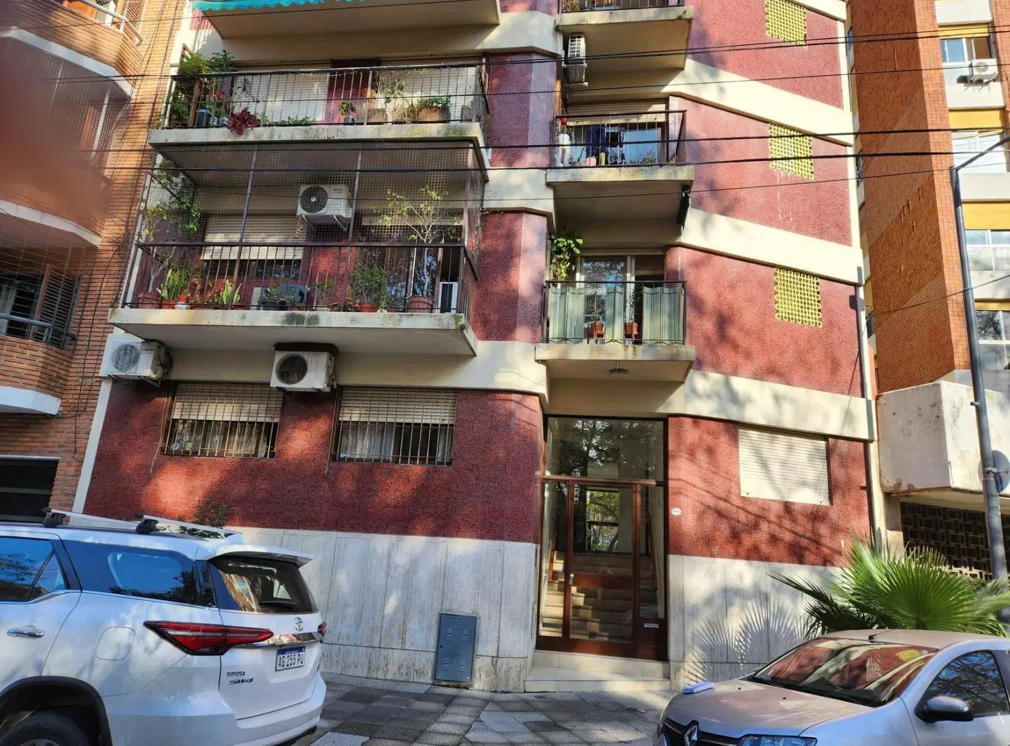 Departamento de 2 ambientes, 1er piso por escalera Lavadero independiente. 5