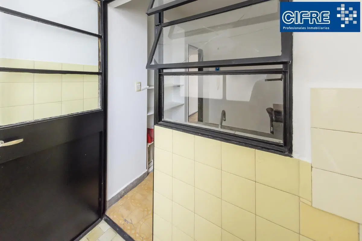 Departamento de 2 ambientes al frente balcón vista abierta, cocina separada 4