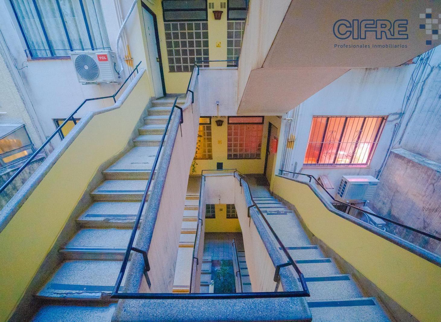 Foto de Departamento en alquiler de 2 ambientes amplios en 2do piso por, imagen 2