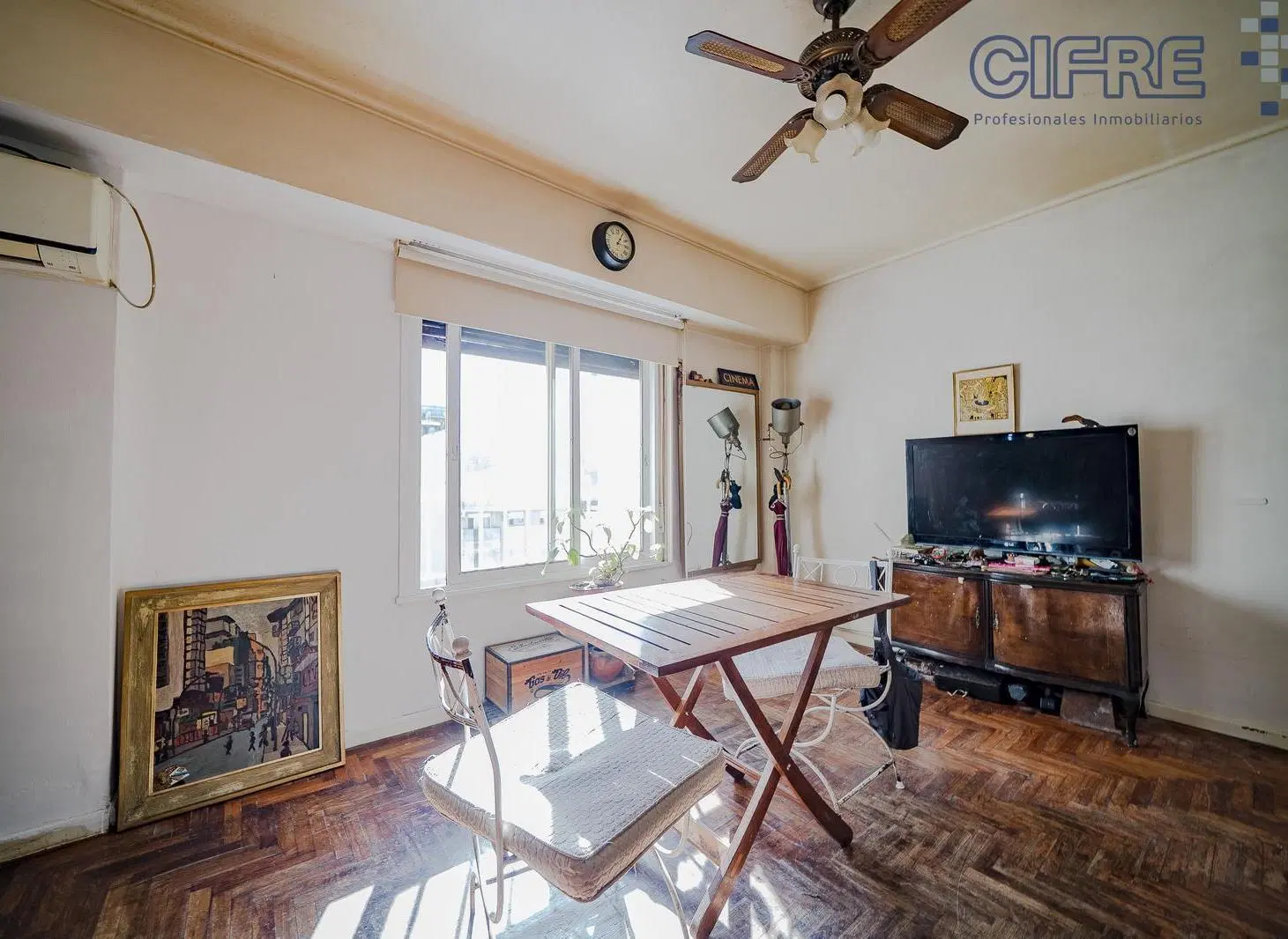 Departamento de 3 ambientes semipiso con balcón francés 2