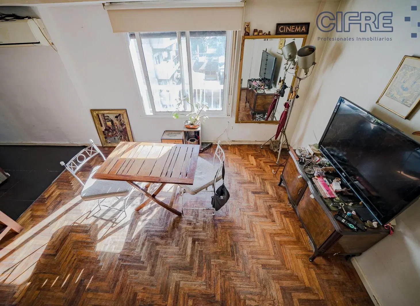 Departamento de 3 ambientes semipiso con balcón francés 4