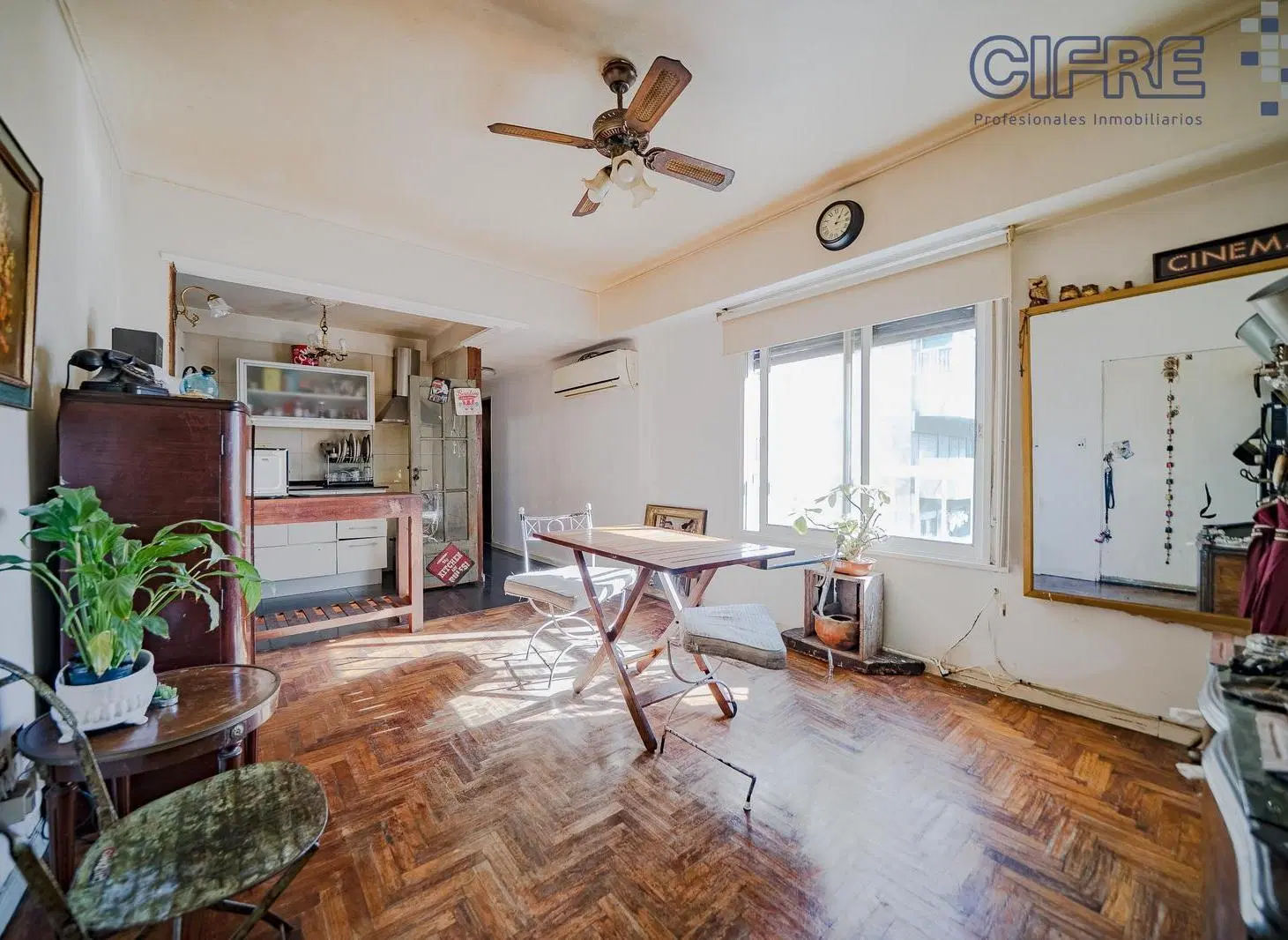 Departamento de 3 ambientes semipiso con balcón francés 3