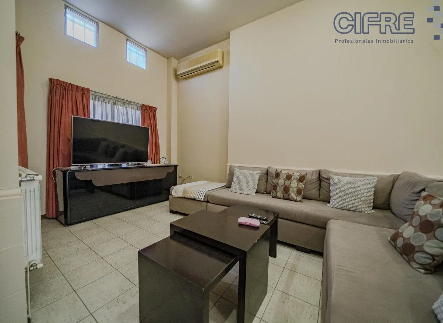 Casa en 2 plantas 4 dormitorios   2 cocheras Jardín con parrilla Villa Devoto 2